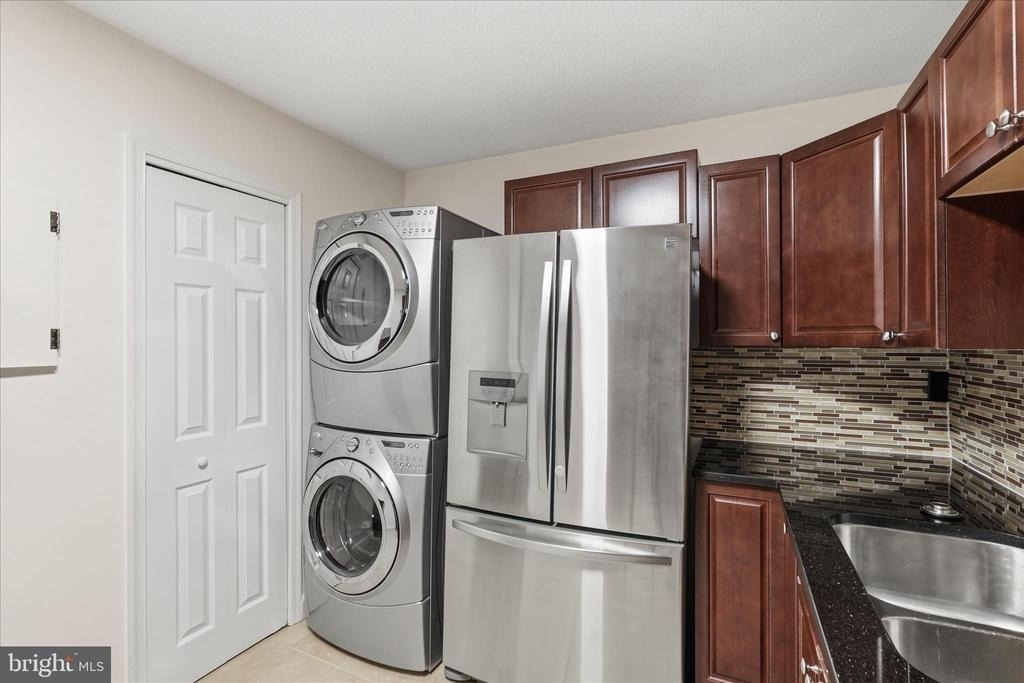 309 Yoakum Parkway - Photo 9