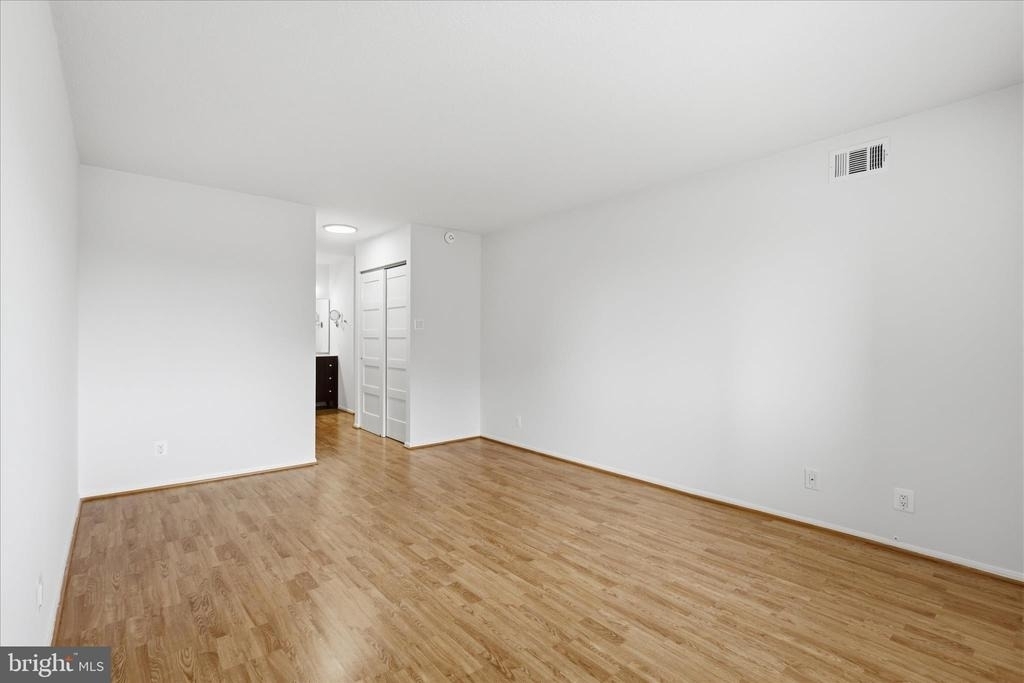 309 Yoakum Parkway - Photo 12