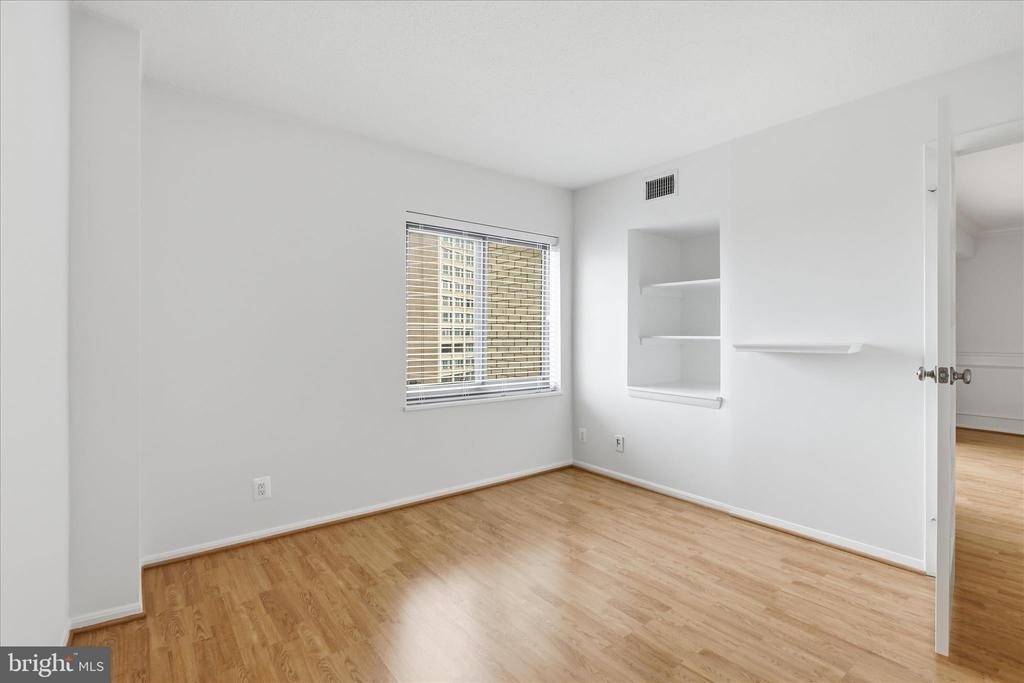 309 Yoakum Parkway - Photo 16