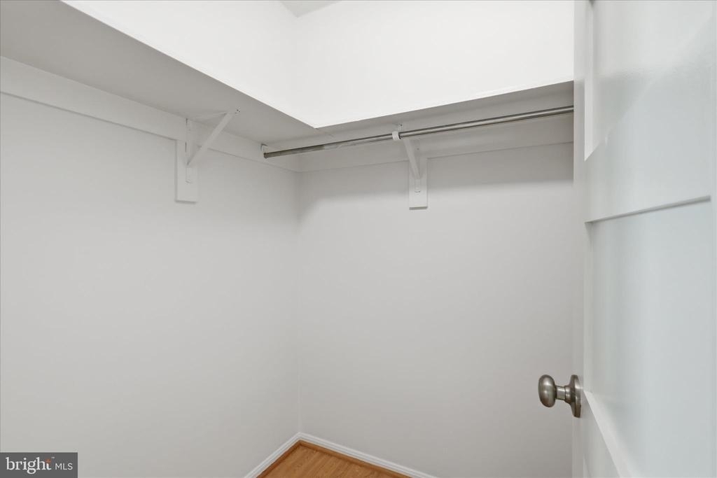 309 Yoakum Parkway - Photo 19