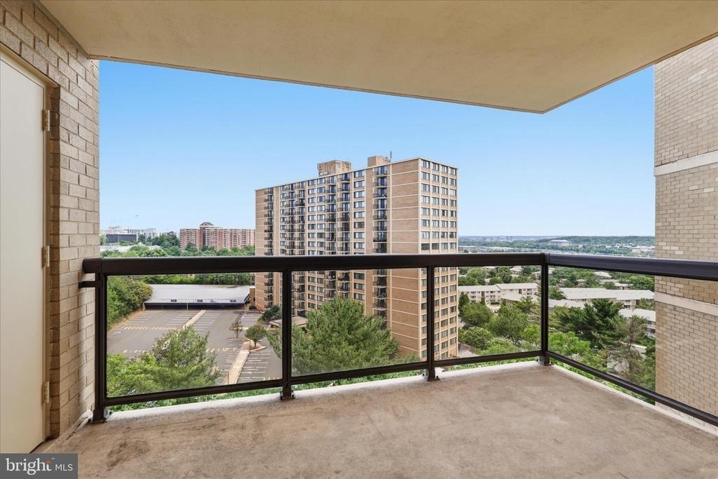 309 Yoakum Parkway - Photo 20