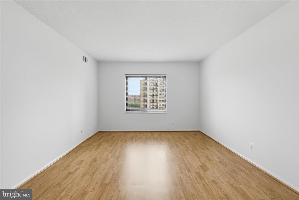 309 Yoakum Parkway - Photo 10