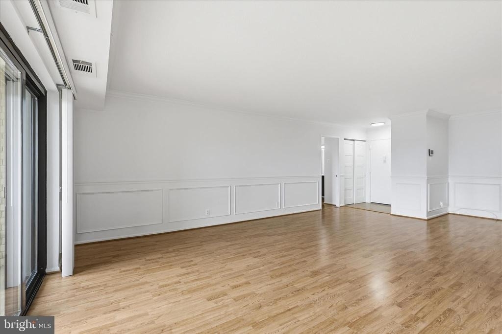 309 Yoakum Parkway - Photo 5