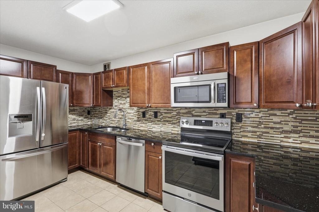 309 Yoakum Parkway - Photo 7