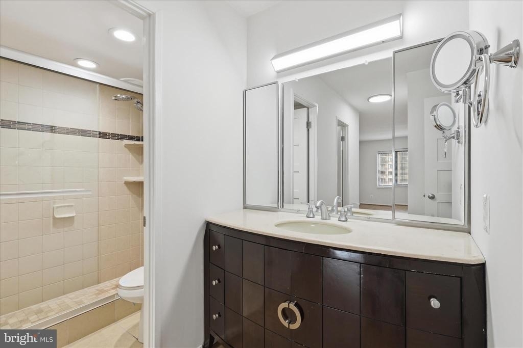 309 Yoakum Parkway - Photo 13