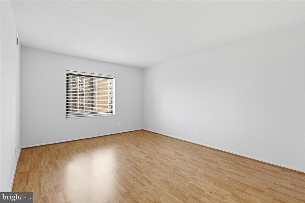 309 Yoakum Parkway - Photo 11