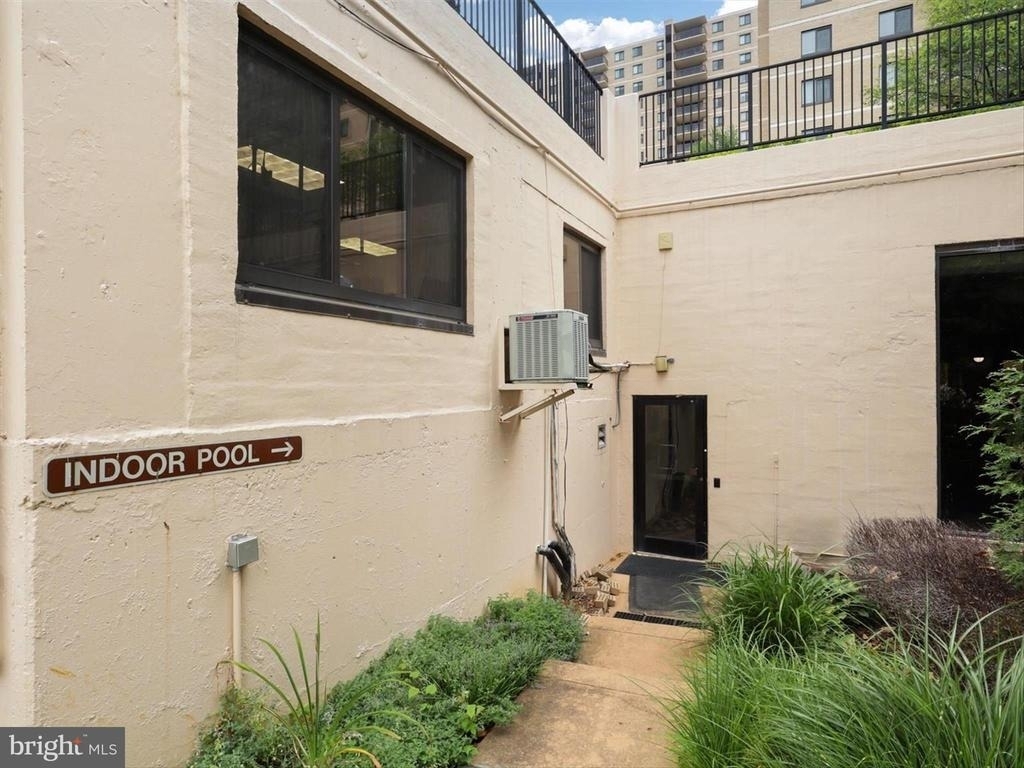 309 Yoakum Parkway - Photo 39