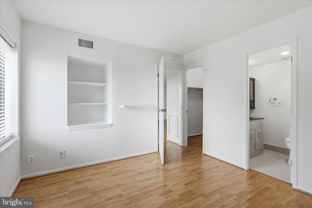 309 Yoakum Parkway - Photo 17