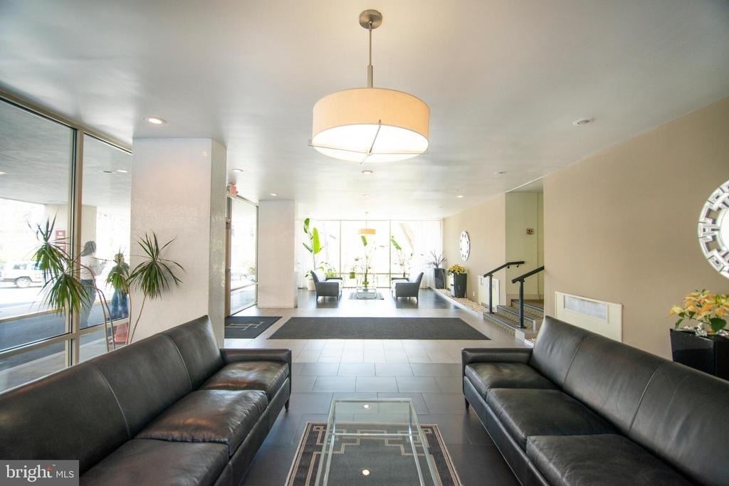 1210 N Taft Street - Photo 2