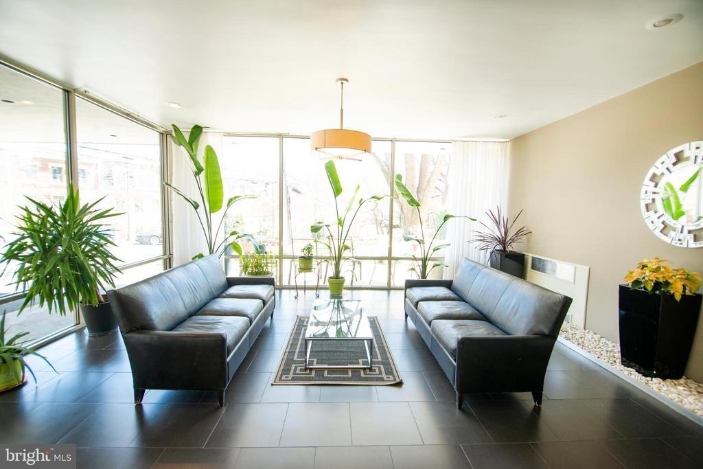 1210 N Taft Street - Photo 3