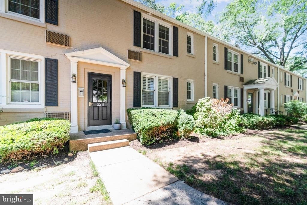 226 N Thomas Street - Photo 0