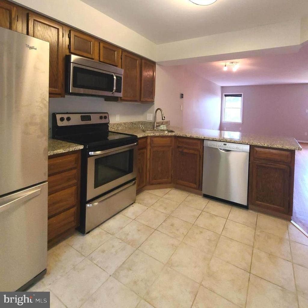 2037 S Glebe Road - Photo 4