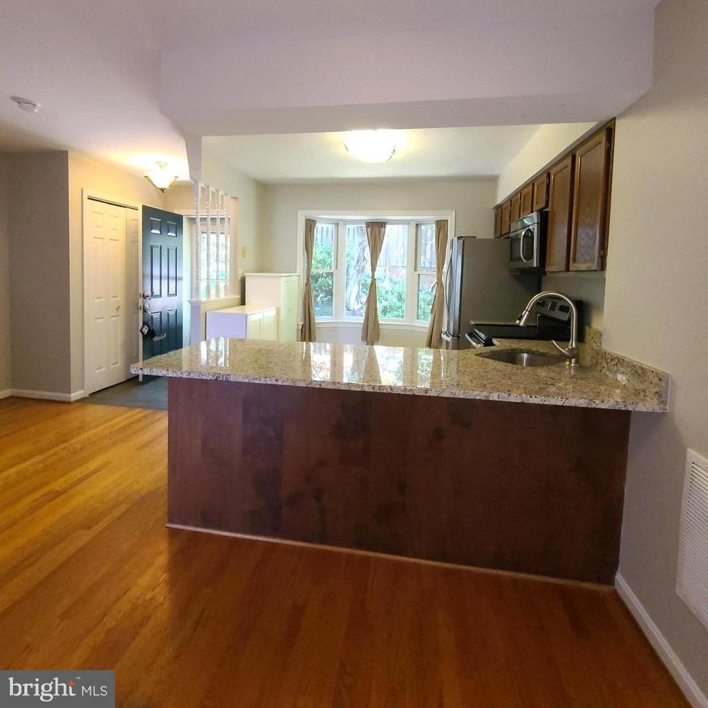 2037 S Glebe Road - Photo 9