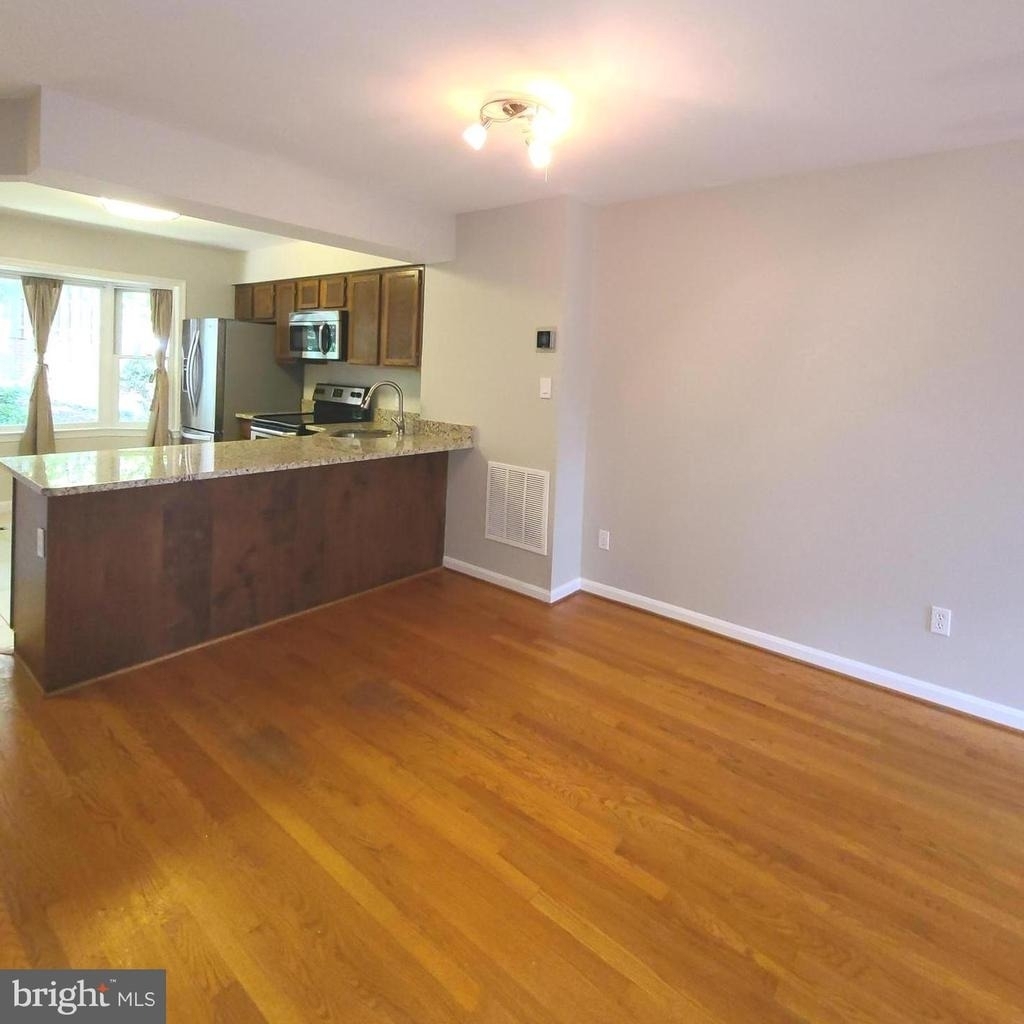 2037 S Glebe Road - Photo 8