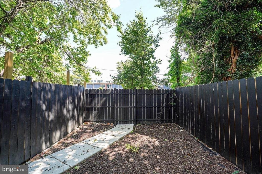 1537 W Stiles Street - Photo 19