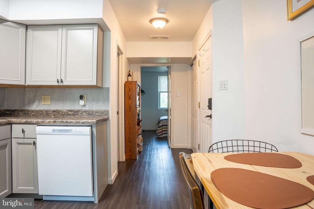 1537 W Stiles Street - Photo 7