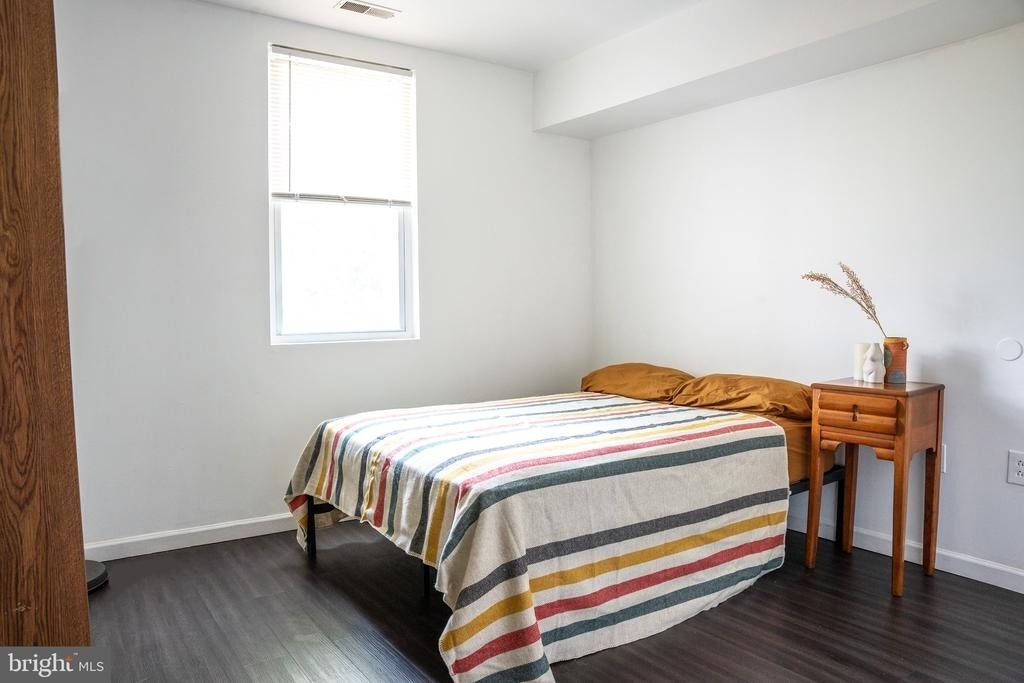 1537 W Stiles Street - Photo 8