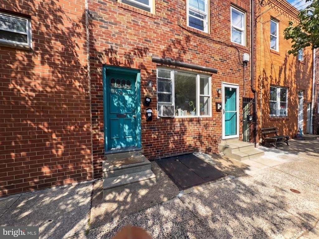 2603 E Somerset Street - Photo 0
