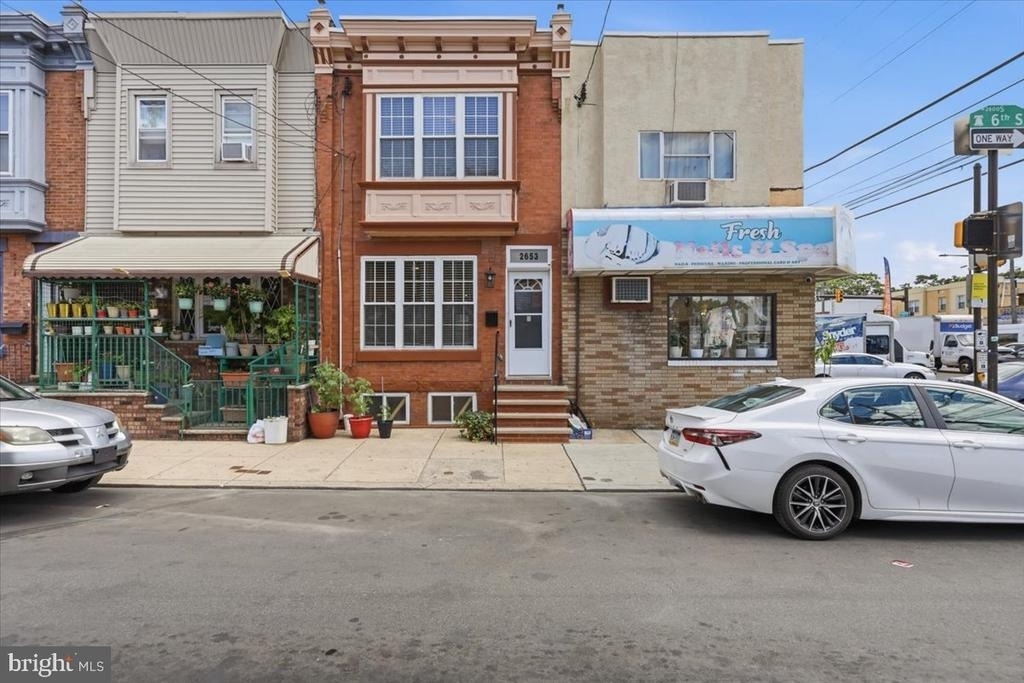 2653 S 6th Street - Photo 0