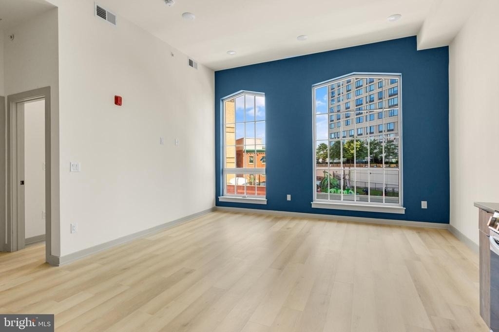 689 N Broad Street - Photo 4