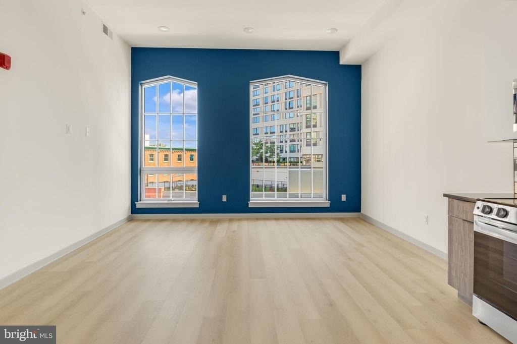 689 N Broad Street - Photo 3