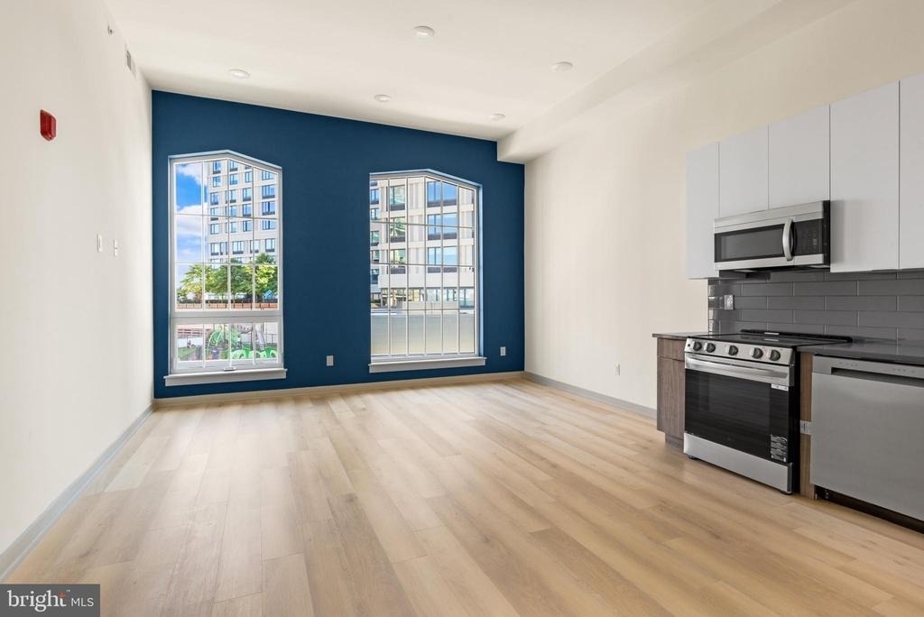 689 N Broad Street - Photo 1