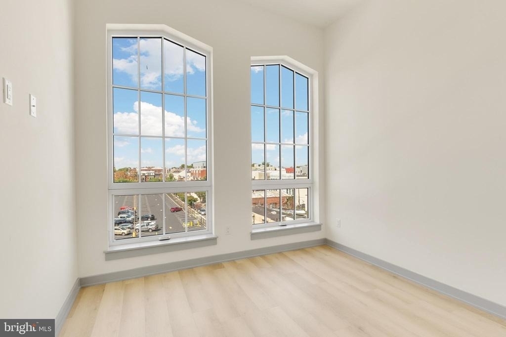 689 N Broad Street - Photo 3