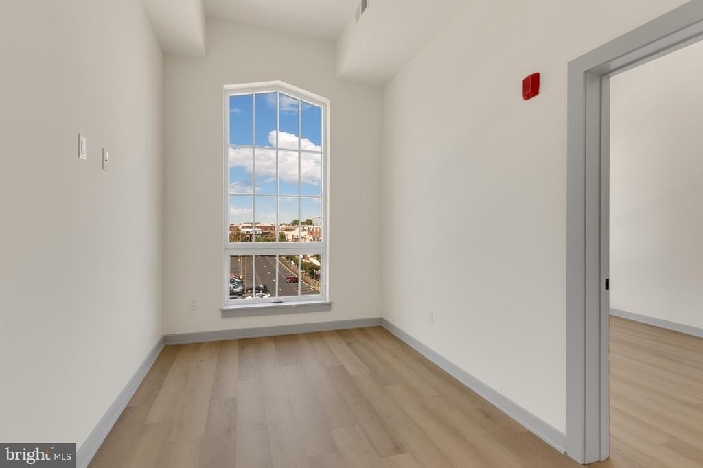 689 N Broad Street - Photo 6