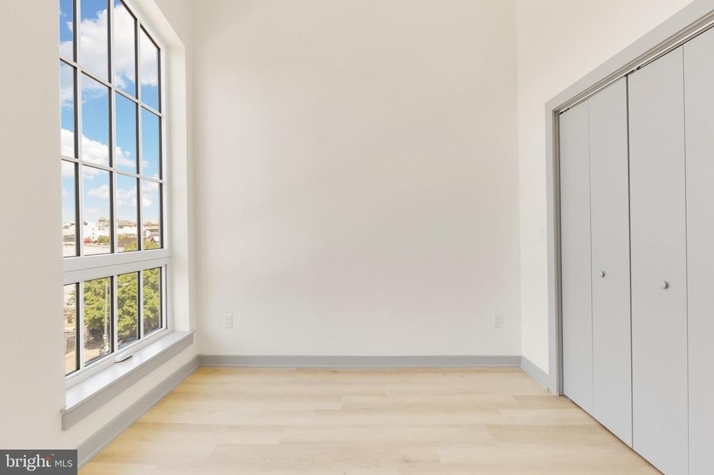 689 N Broad Street - Photo 2