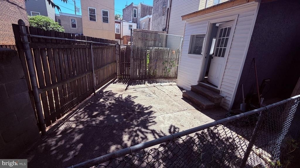 2213 E Thompson Street - Photo 6