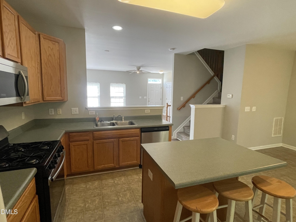 2910 Barrymore Street - Photo 6
