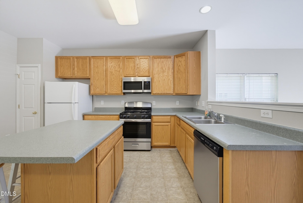 2910 Barrymore Street - Photo 10