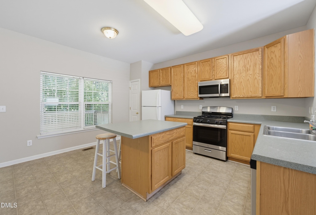 2910 Barrymore Street - Photo 9