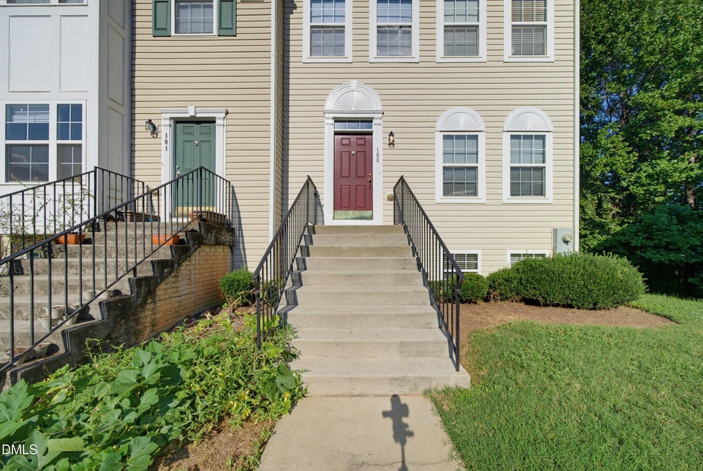 2910 Barrymore Street - Photo 2