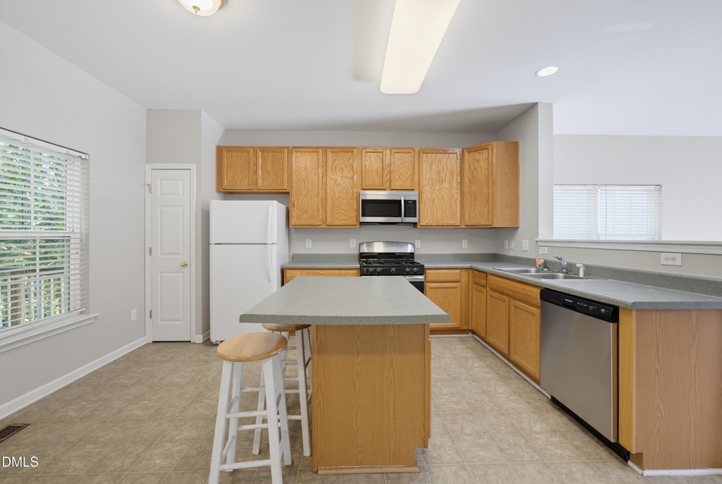 2910 Barrymore Street - Photo 8