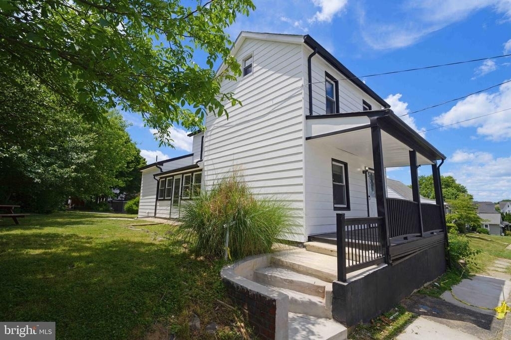 828 Mill St - Photo 1