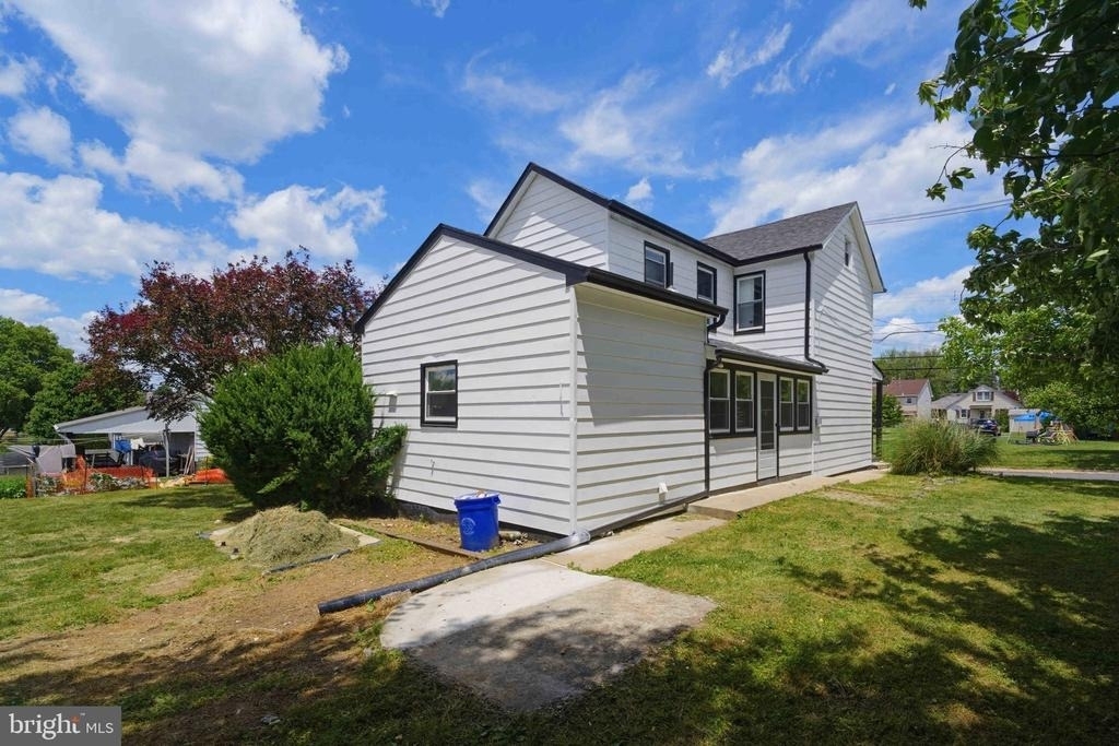 828 Mill St - Photo 2
