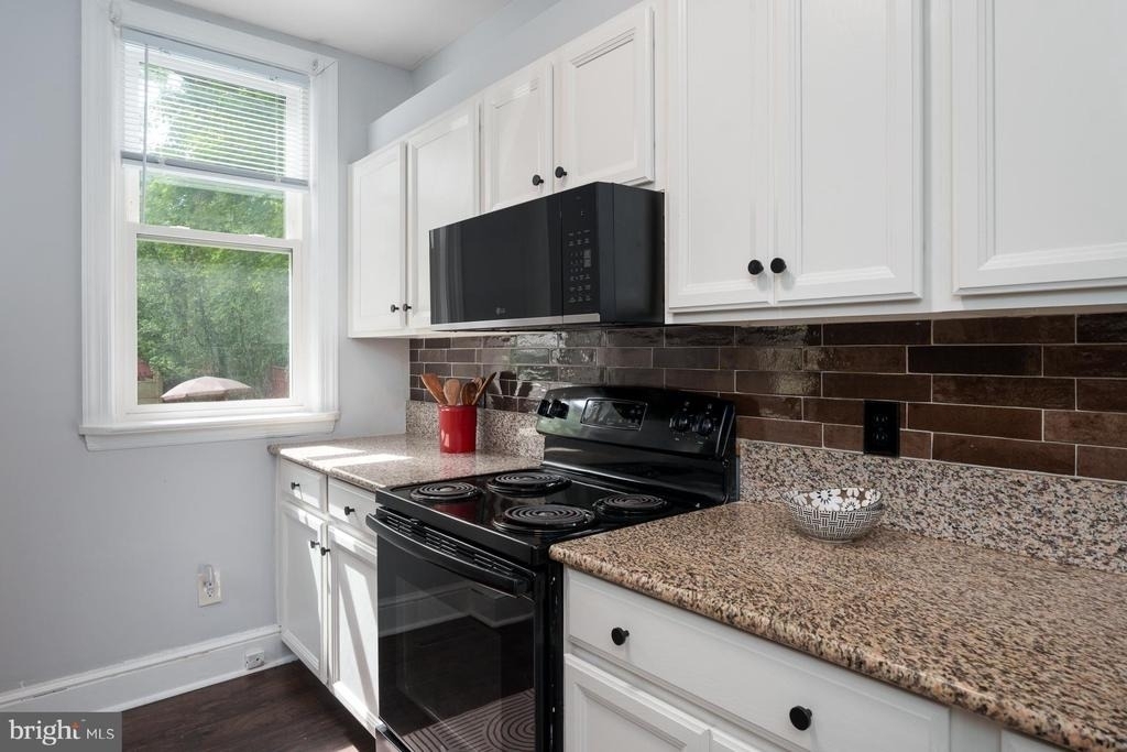 156 Mercer Street - Photo 2
