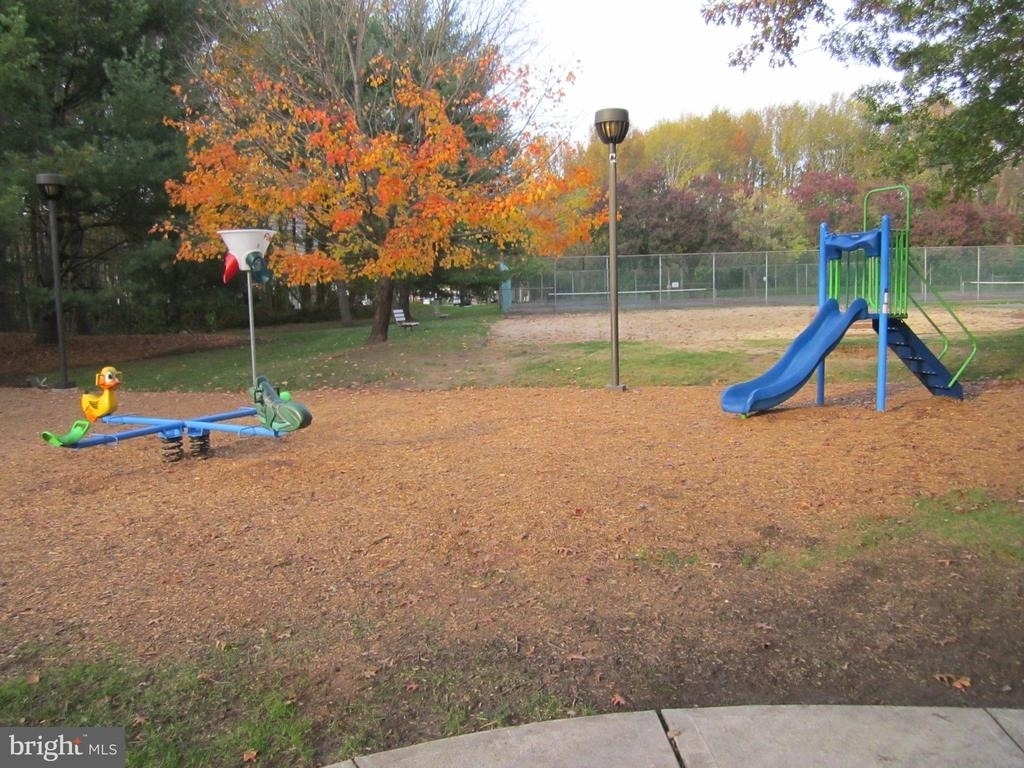 92 Versailles Court - Photo 26