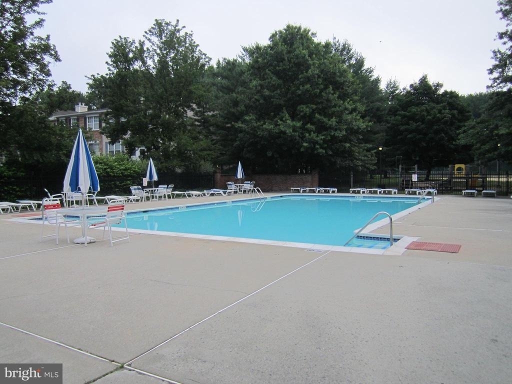 92 Versailles Court - Photo 22