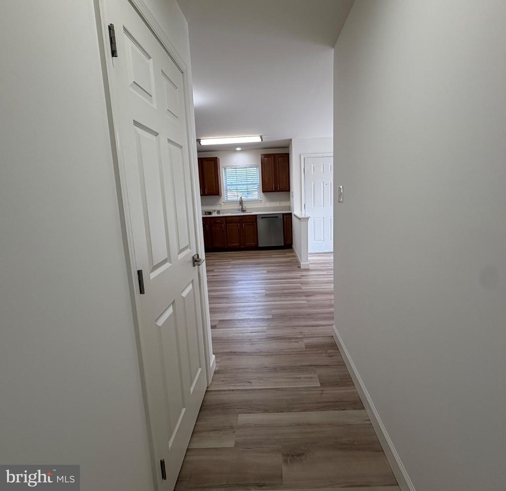 70 Sequoia - Photo 16