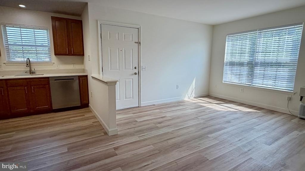 70 Sequoia - Photo 12