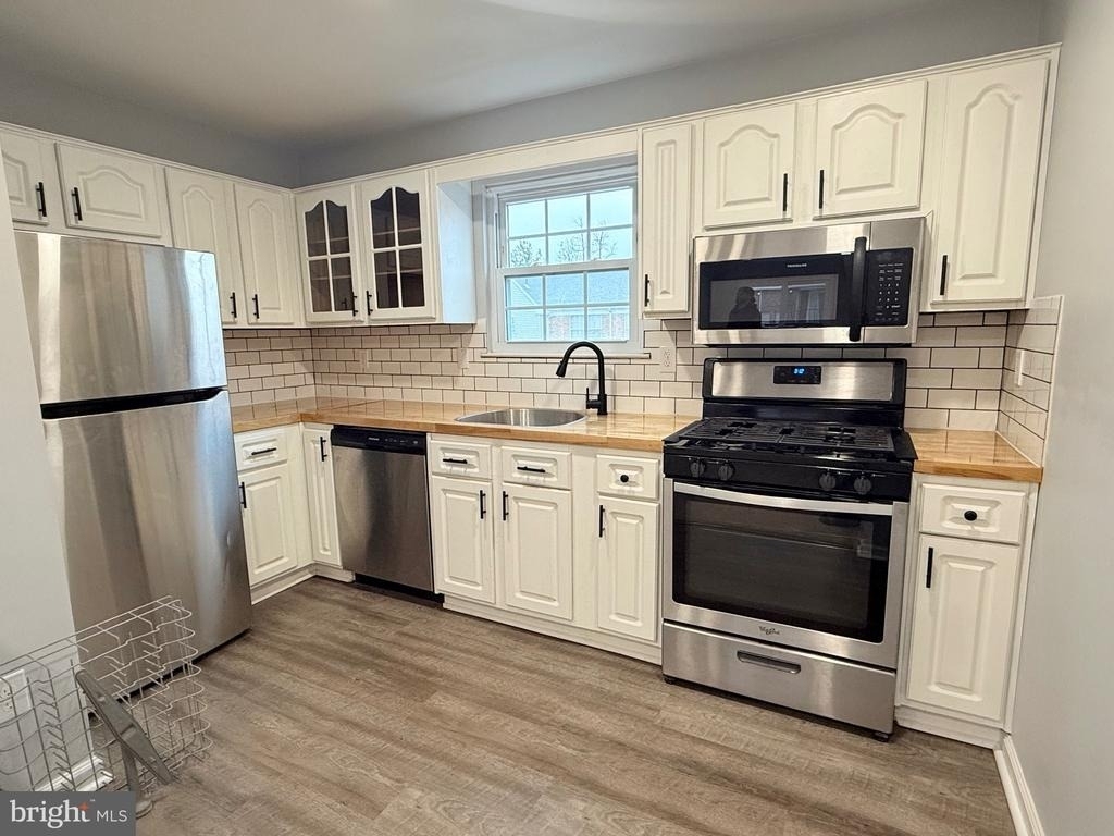 104 Sandstone Court - Photo 1
