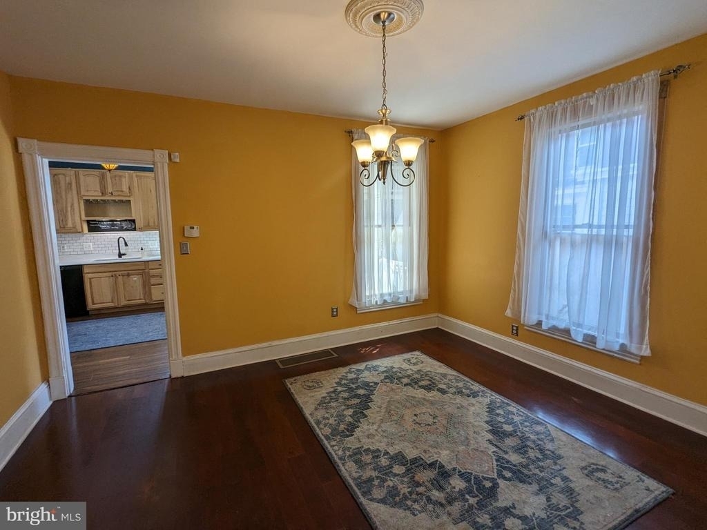 306 N Locust Street - Photo 7