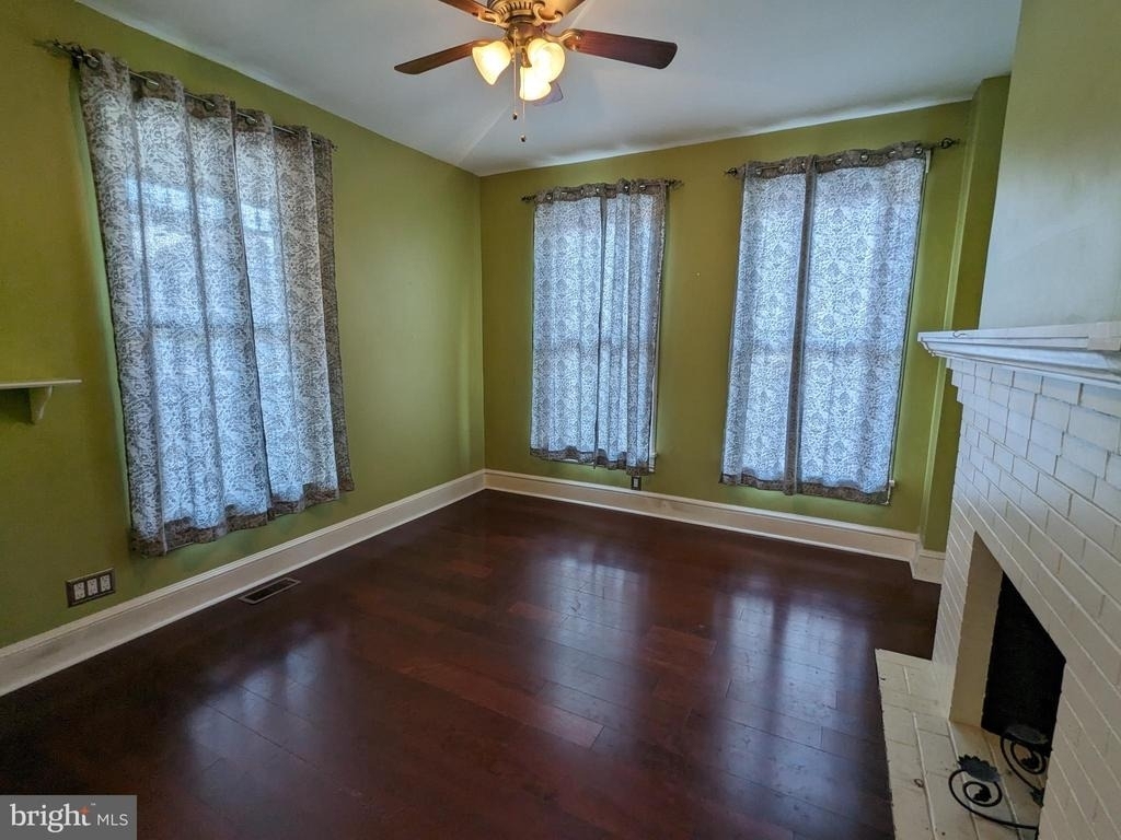 306 N Locust Street - Photo 5
