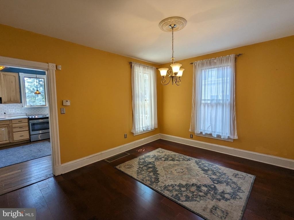 306 N Locust Street - Photo 6