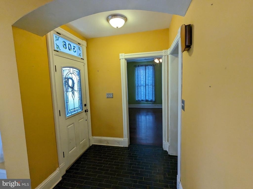 306 N Locust Street - Photo 3