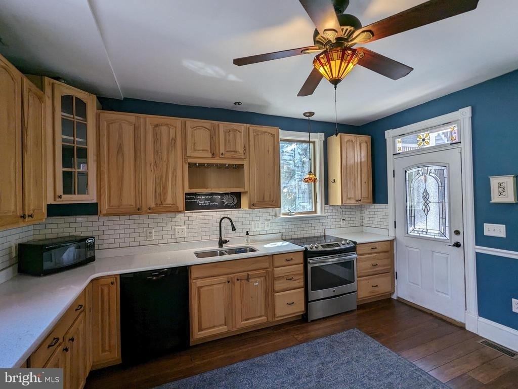 306 N Locust Street - Photo 9