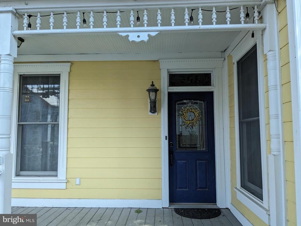 306 N Locust Street - Photo 2