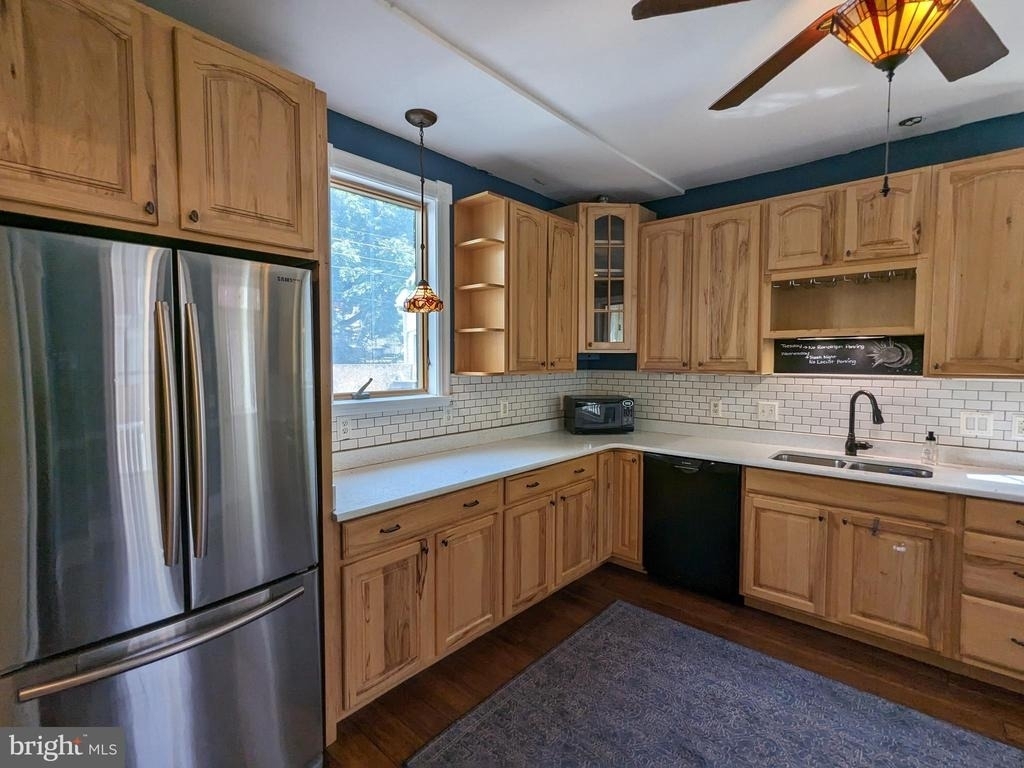 306 N Locust Street - Photo 8